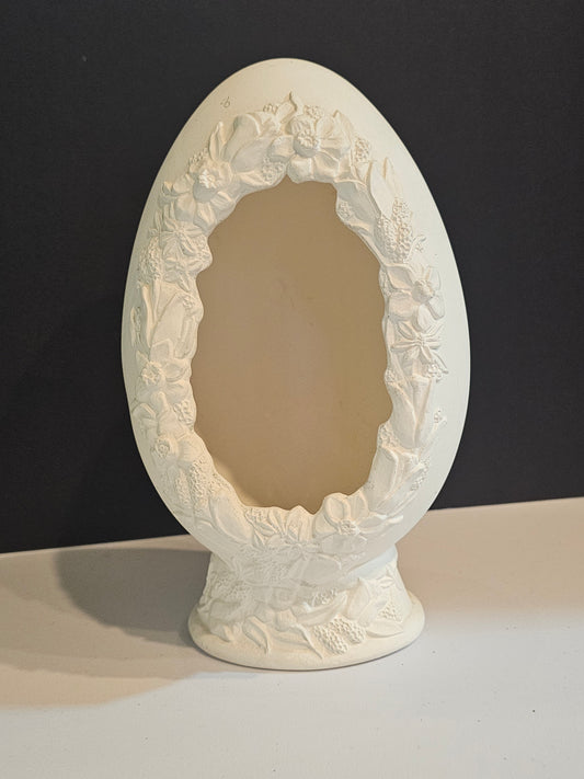 Floral Egg Candleholder